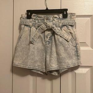 size 0 light wash Hollister jeans
